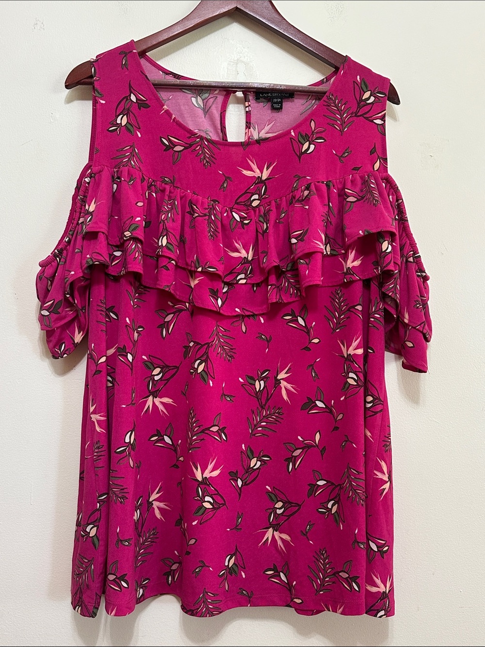 Lark & Ro Magenta Floral Cold-Shoulder Ruffle Camisole